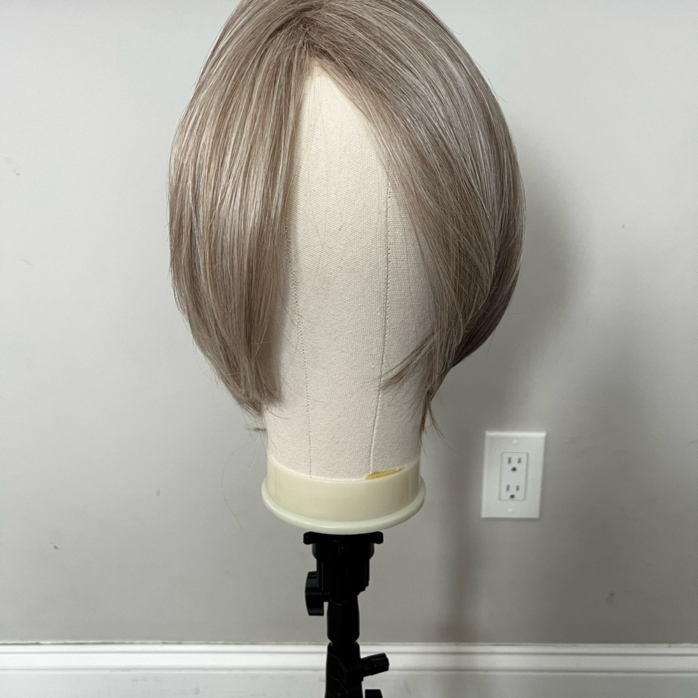 Elegant Ash Blonde Women's Wig